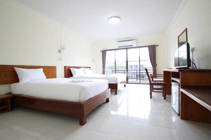 Room 7 of 18