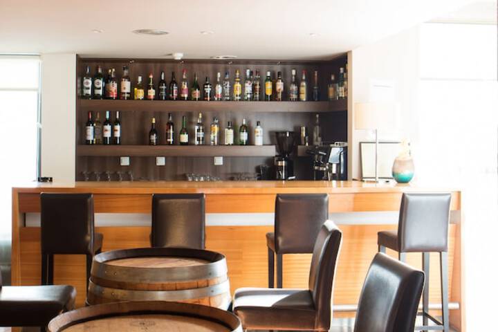 Lounge 40 of 54