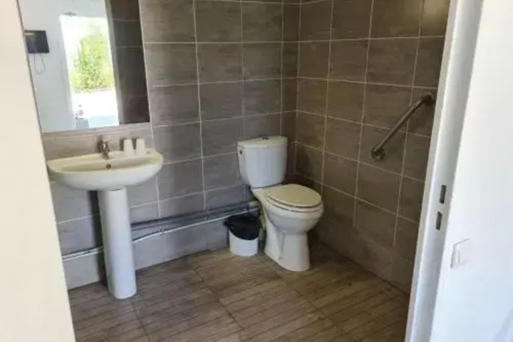 Room 9 of 16
