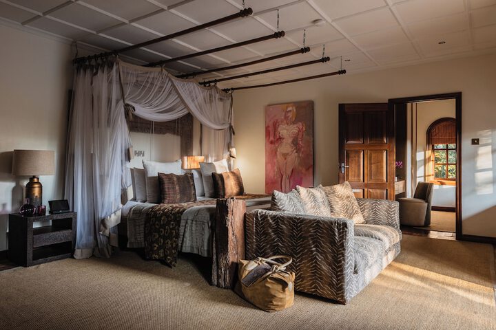 Room 2 of 76