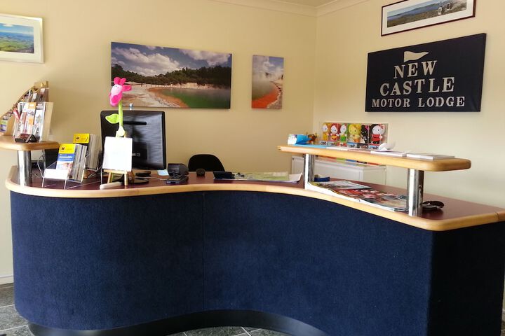 Check-in/check-out kiosk