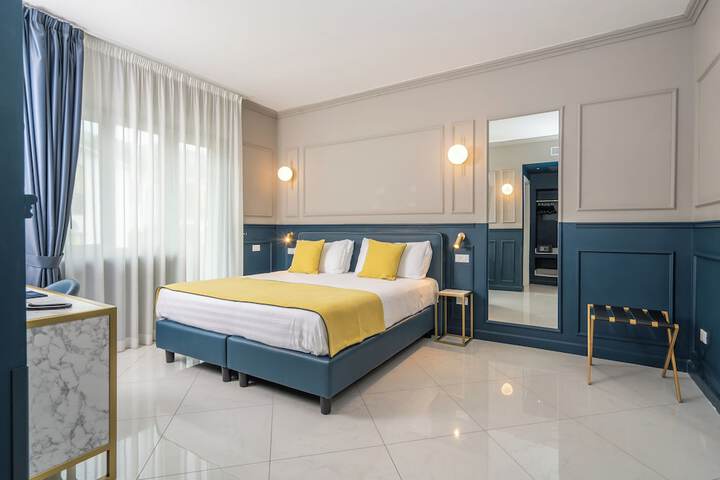 Room 43 of 211