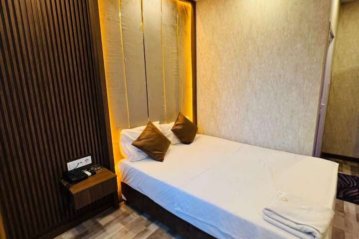 Room 21 of 29