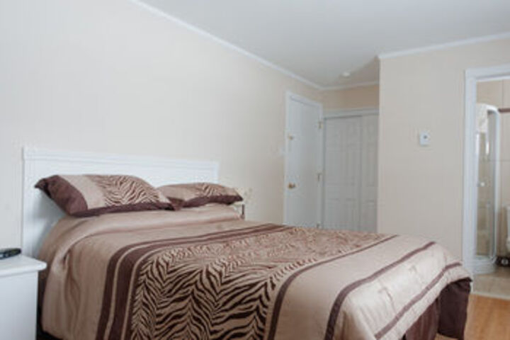 Room 10 of 27