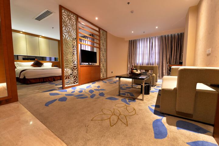 Room 14 of 19