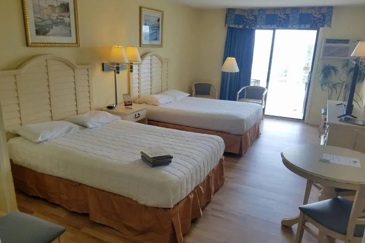 Room 5 of 12