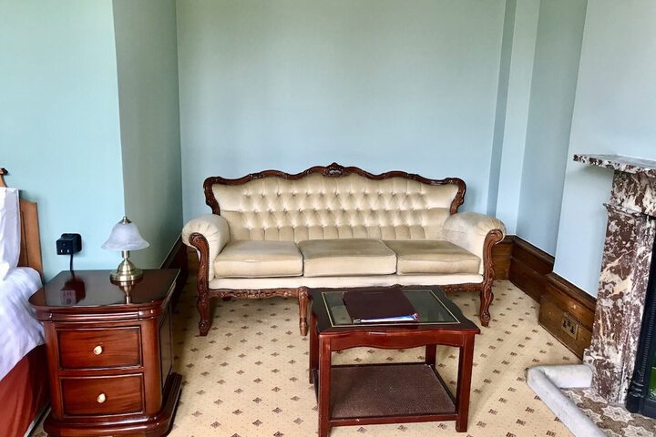 Room 18 of 109