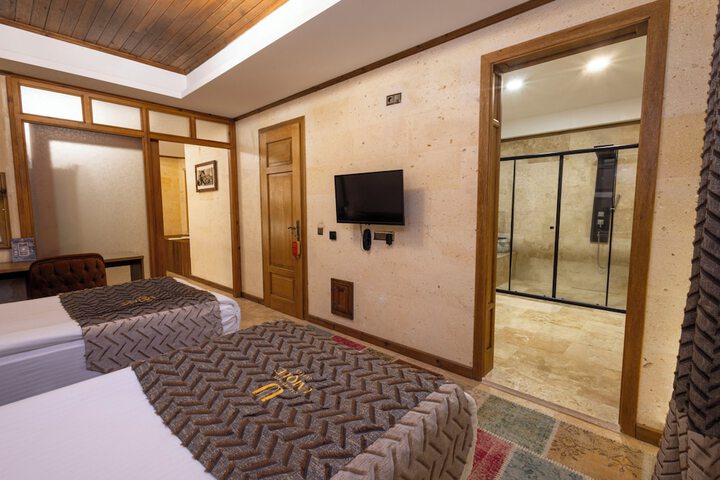 Room 15 of 90
