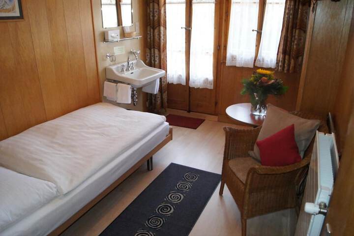 Room 30 of 65