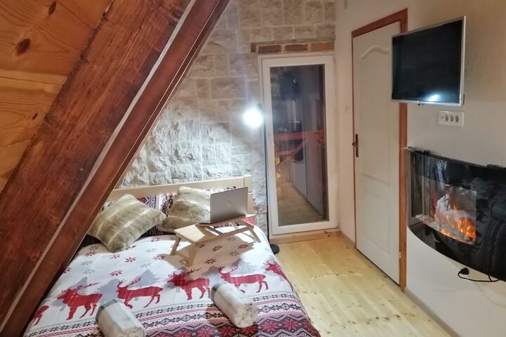 Room 5 of 40