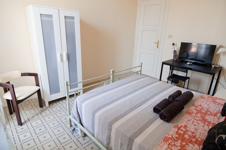 Room 27 of 28