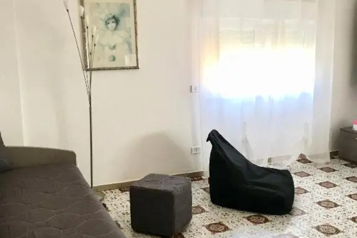 Room 2 of 6