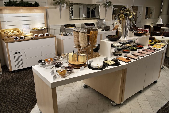 Breakfast/Coffee Service 72 of 101