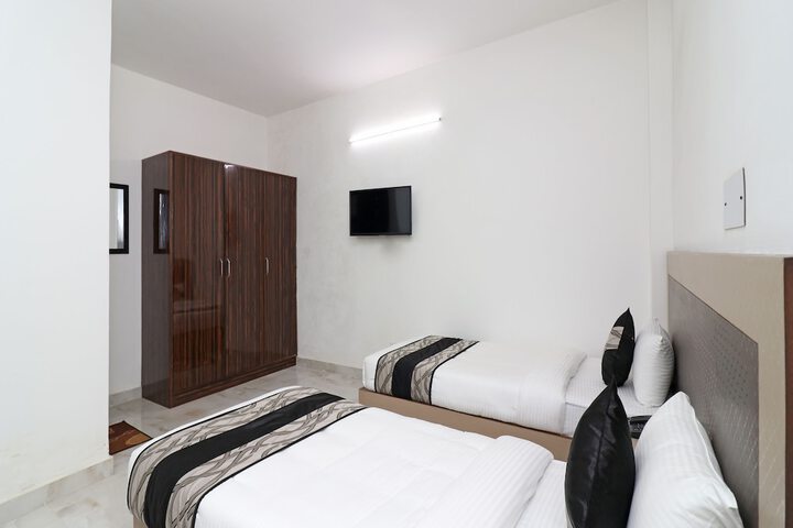 Room 13 of 23