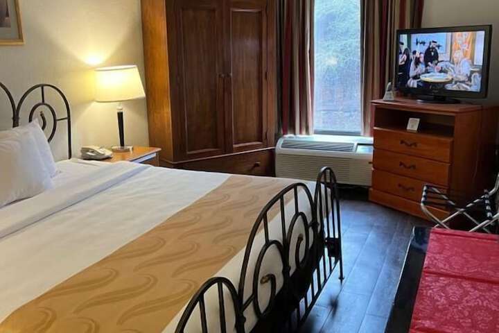 Room 15 of 34