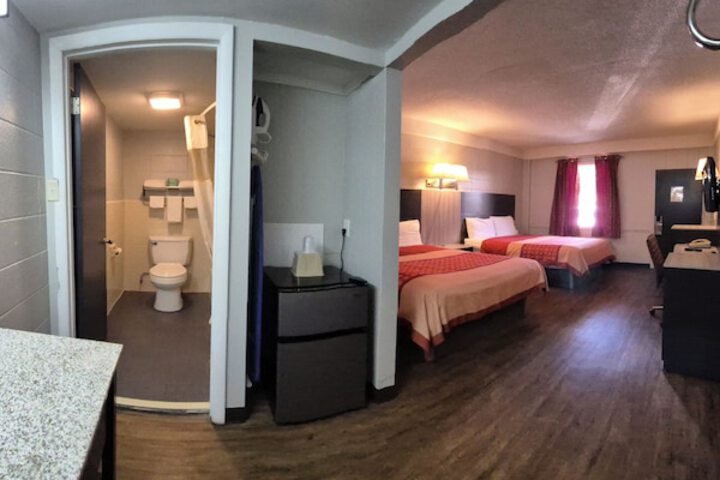 Room 5 of 12