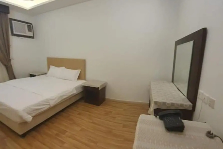 Room 4 of 11