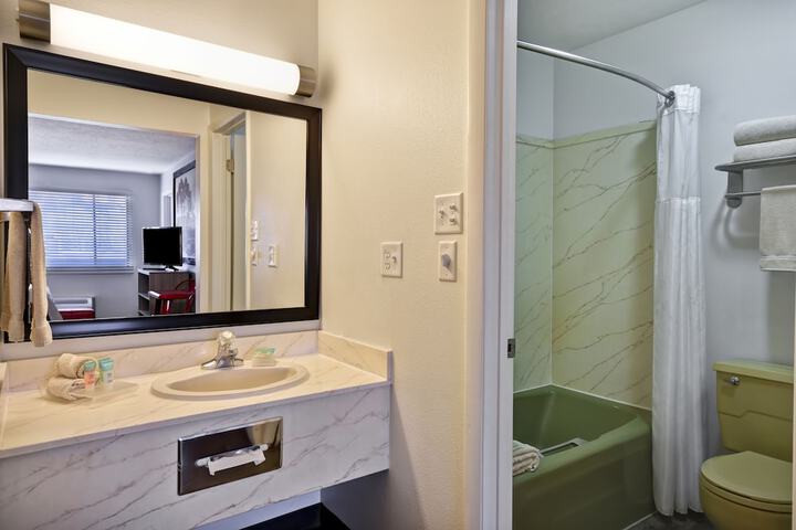 Private spa tub