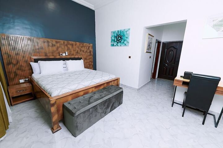 Room 5 of 15