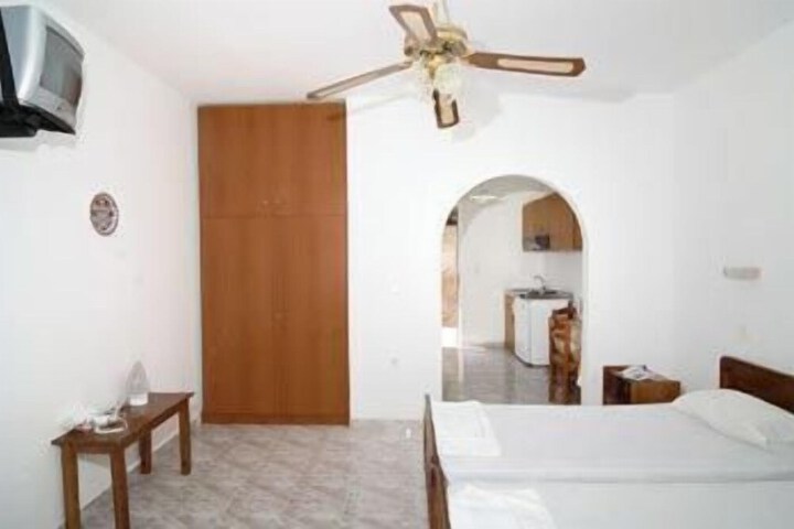 Room 3 of 28