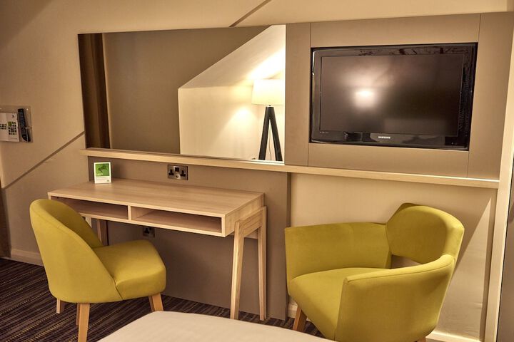 Room 8 of 32