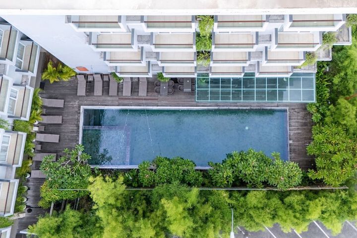 Hotel Pool