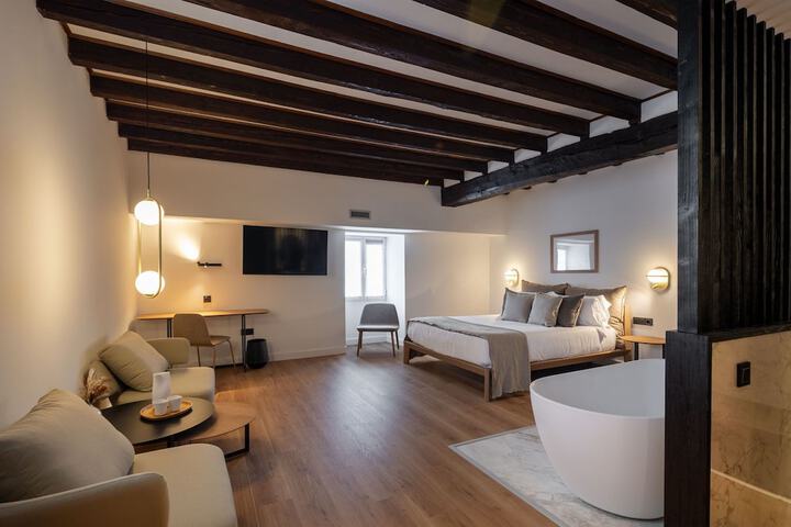 Room 16 of 49