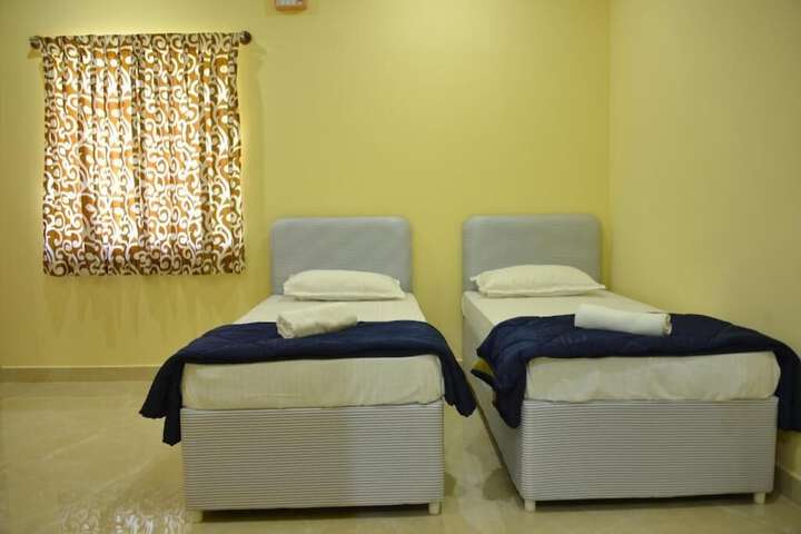 Room 2 of 10