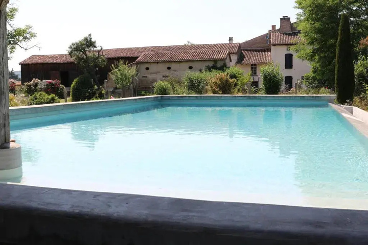 Pool 10 of 18