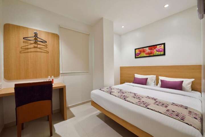Room 9 of 21