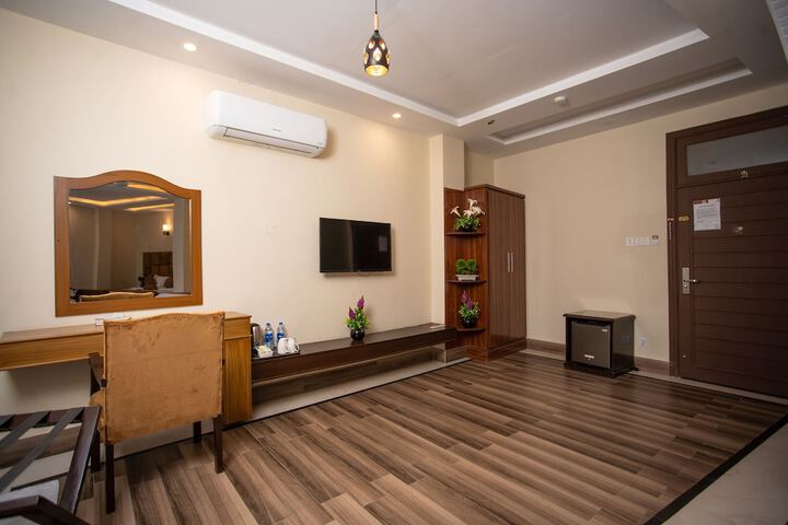 Room 25 of 43
