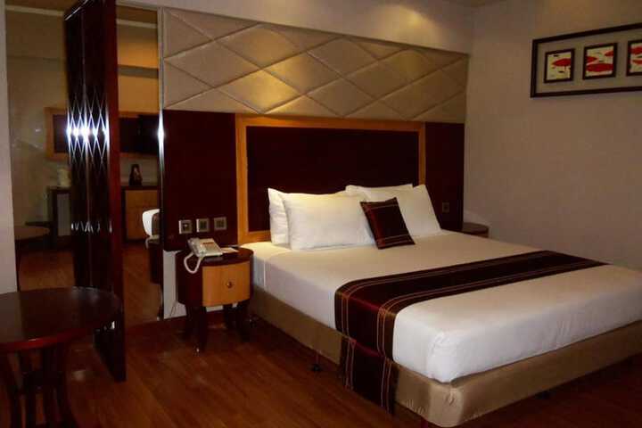 Room 11 of 34
