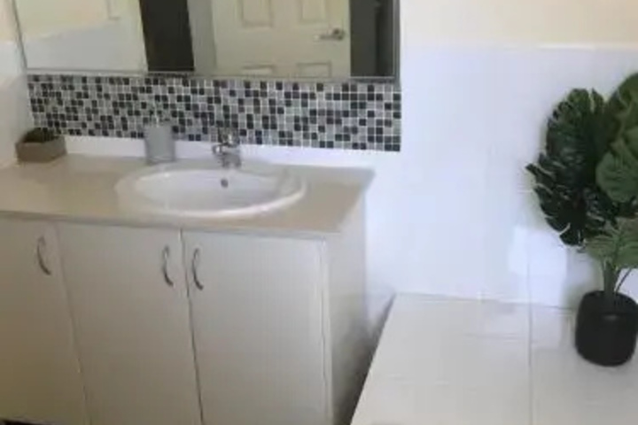 Room 10 of 10
