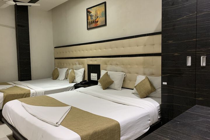 Room 13 of 37