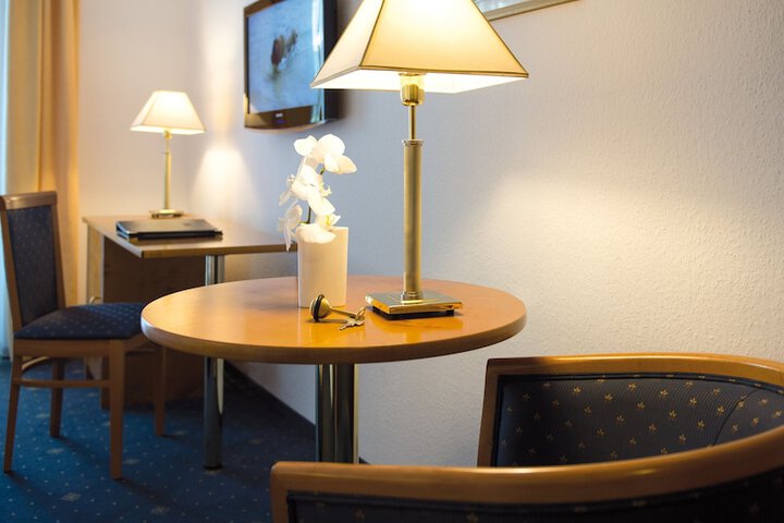 Room 4 of 37