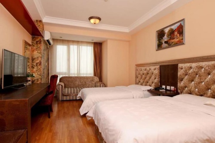 Room 8 of 25