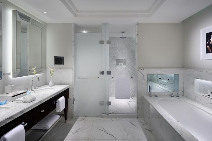 Room 38 of 198
