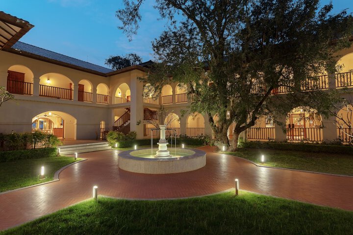 Hotel Exterior 85 of 93