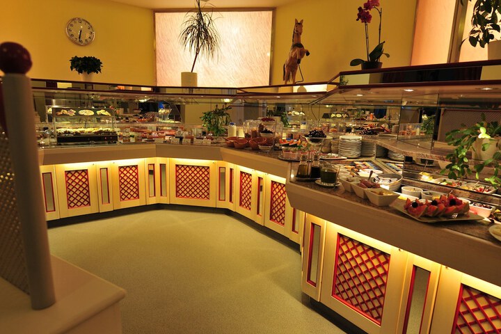 Dining 50 of 58