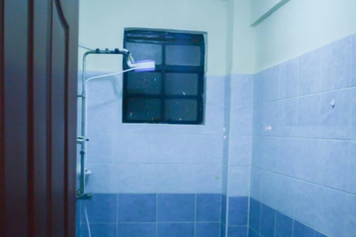 Room 7 of 12