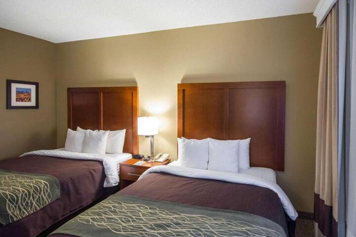 2 Queen Beds Accessible (7 of 9)