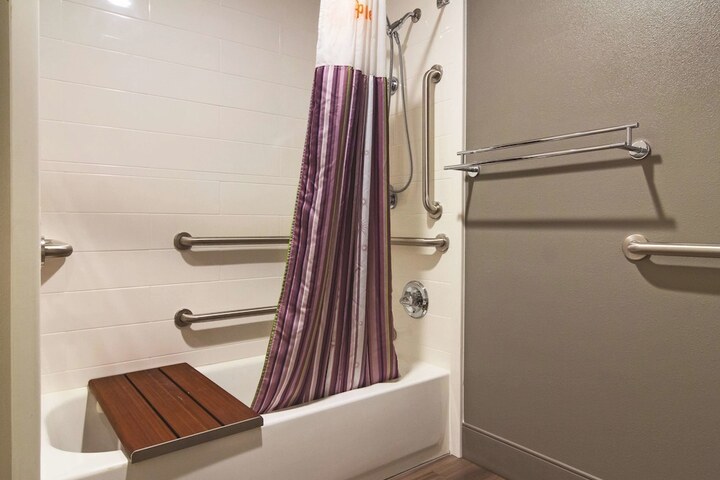Deluxe 2 Double Beds (8 of 14)