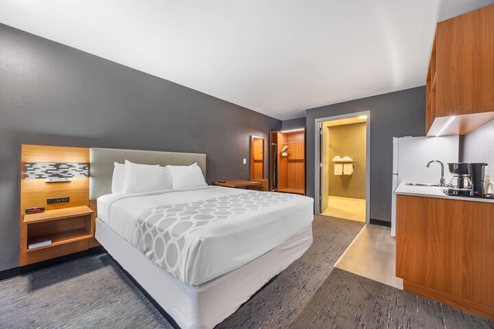 Room 13 of 40