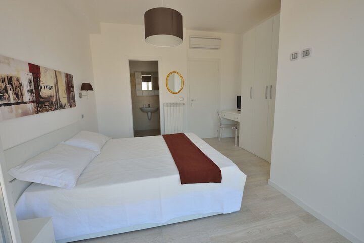 Room 16 of 26