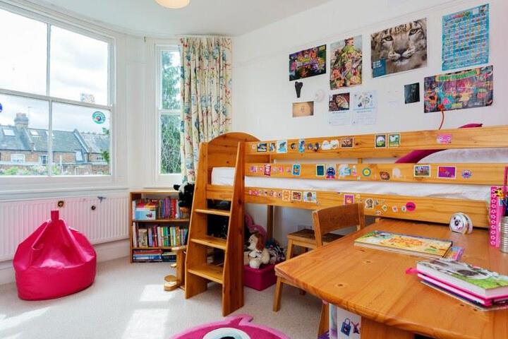 Room 4 of 6
