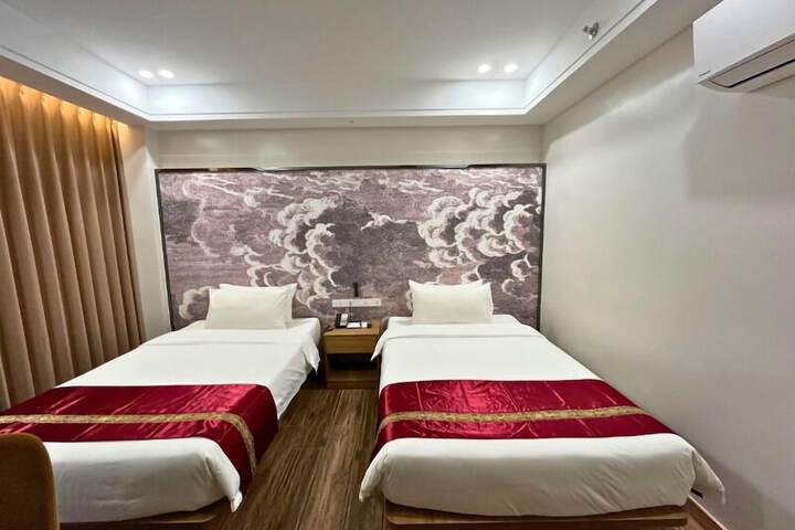 Room 9 of 38
