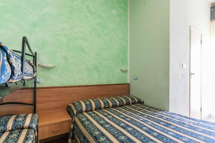 Room 25 of 78