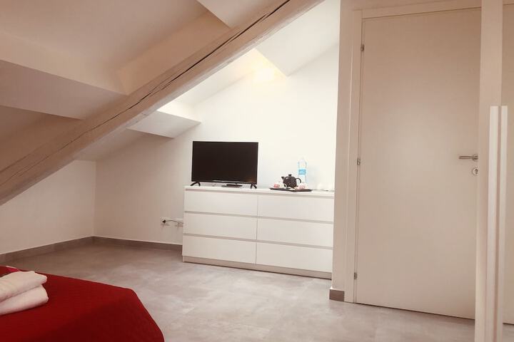 Room 17 of 32