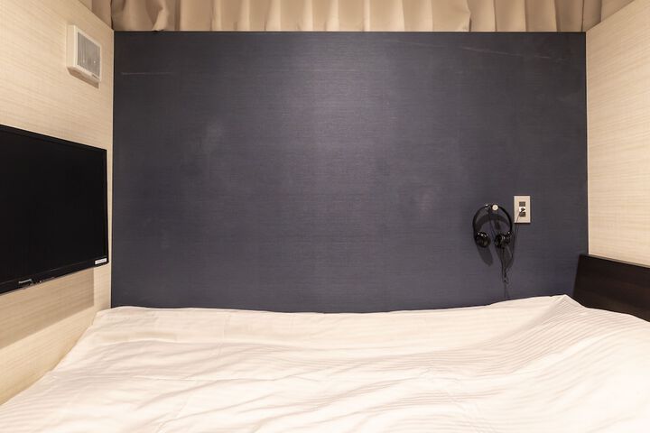 Room 7 of 63