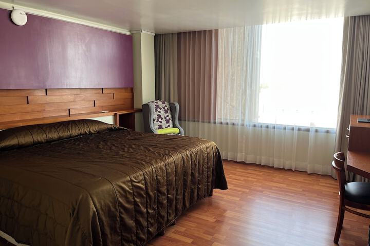 Room 27 of 266